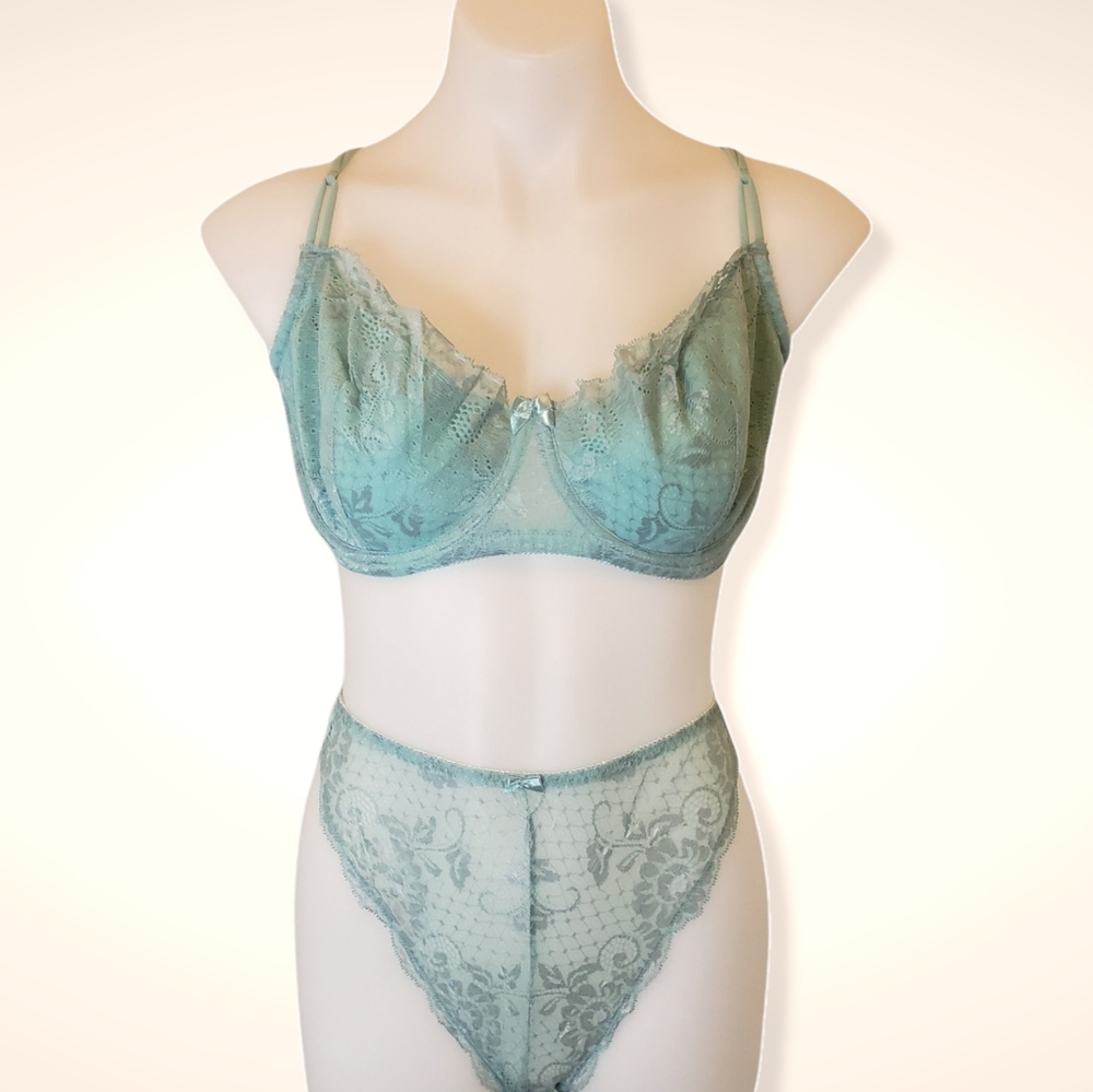 Victoria's Secret Vintage floral lace Balconette Bra 40DD & matching Thong XXL